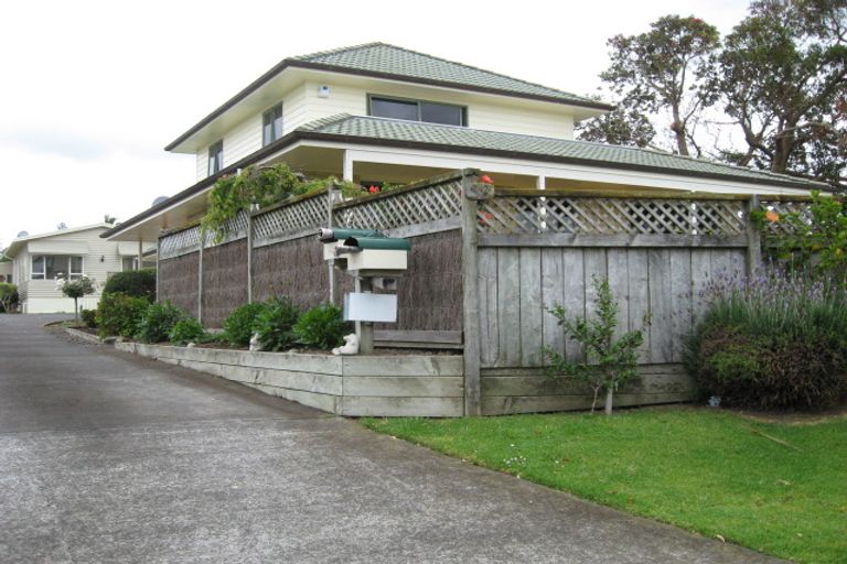 Photo of property in 1/38 Kiwi Esplanade, Mangere Bridge, Auckland, 2022