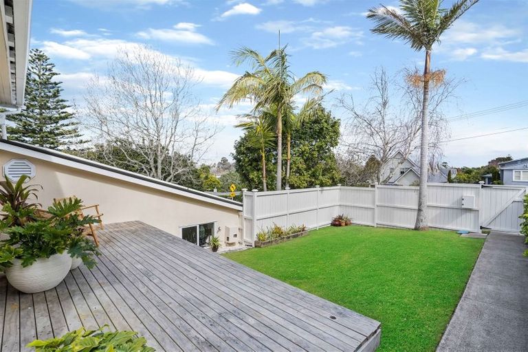 Photo of property in 16 Creamer Avenue, Belmont, Auckland, 0622