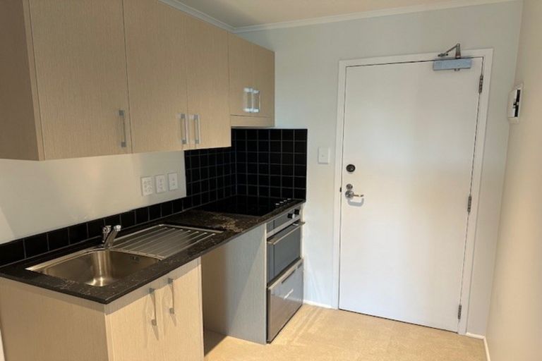 Photo of property in 30/6d Westward Ho, Glen Eden, Auckland, 0602