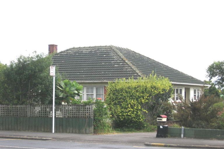 Photo of property in 3151 Great North Road, New Lynn, Auckland, 0600