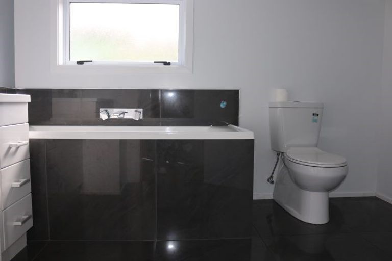 Photo of property in 16 Wellesley Street, Feilding, 4702