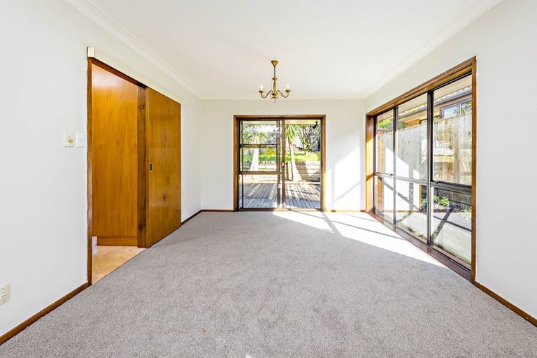 Photo of property in 16 Voltaire Court, Botany Downs, Auckland, 2010