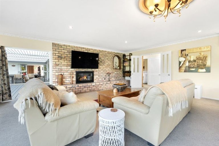 Photo of property in 16 Langford Place, Dairy Flat, Albany, 0792