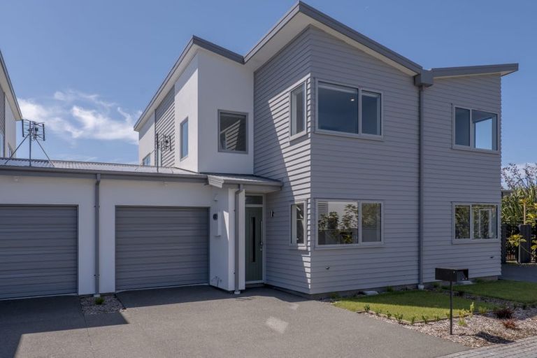 Photo of property in 11 Kakapo Lane, Redwood, Christchurch, 8051
