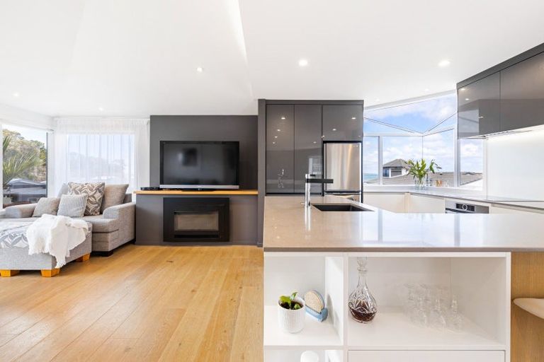 Photo of property in 1/28 Manly Esplanade, Browns Bay, Auckland, 0630