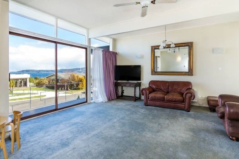 Photo of property in 20 Hinerau Grove, Waipahihi, Taupo, 3330