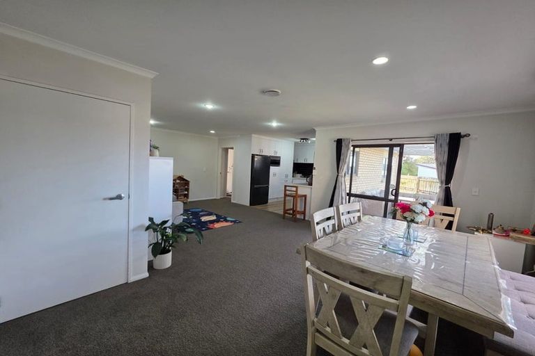 Photo of property in 4b Westglen Place, Ranui, Auckland, 0612