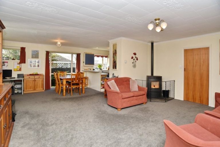 Photo of property in 11 Emlyn Place, Avondale, Christchurch, 8061