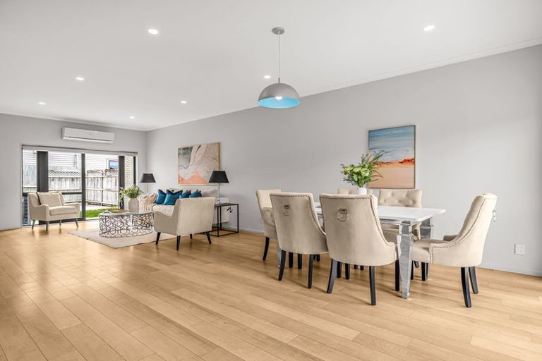 Photo of property in 43 Becker Drive, Weymouth, Auckland, 2103