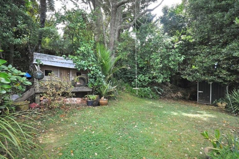 Photo of property in 42 Kauri Road, Laingholm, Auckland, 0604