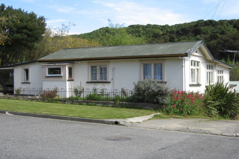 Photo of property in 62 Hampden Street, Picton, 7220