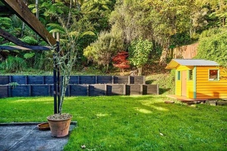 Photo of property in 33 Kairimu Street, Stokes Valley, Lower Hutt, 5019