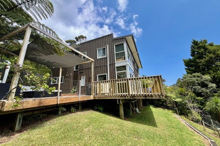 Photo of property in 32 Jonkers Road, Waitakere, Henderson, 0782
