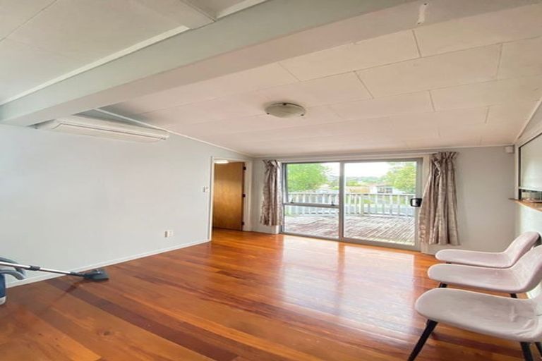 Photo of property in 9 Cockayne Crescent, Sunnynook, Auckland, 0620