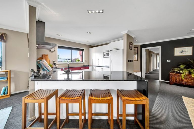 Photo of property in 905 Devon Road, Bell Block, New Plymouth, 4312