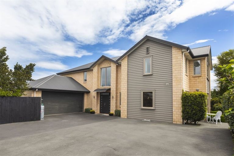 Photo of property in 135a Avonhead Road, Avonhead, Christchurch, 8042