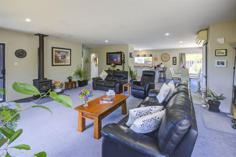 Photo of property in 5 Allin Drive, Waikuku Beach, 7402