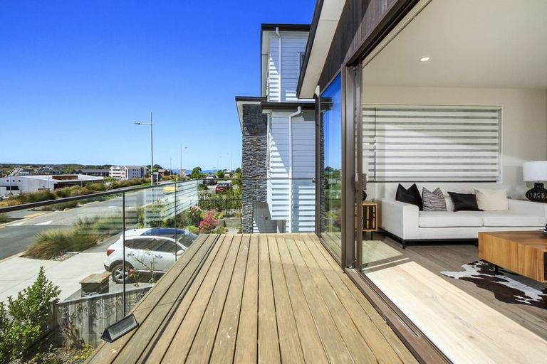 Photo of property in 24 Windlass Street, Long Bay, Auckland, 0630