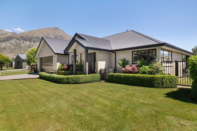 Photo of property in 11 Bridesdale Drive, Lake Hayes, Queenstown, 9304