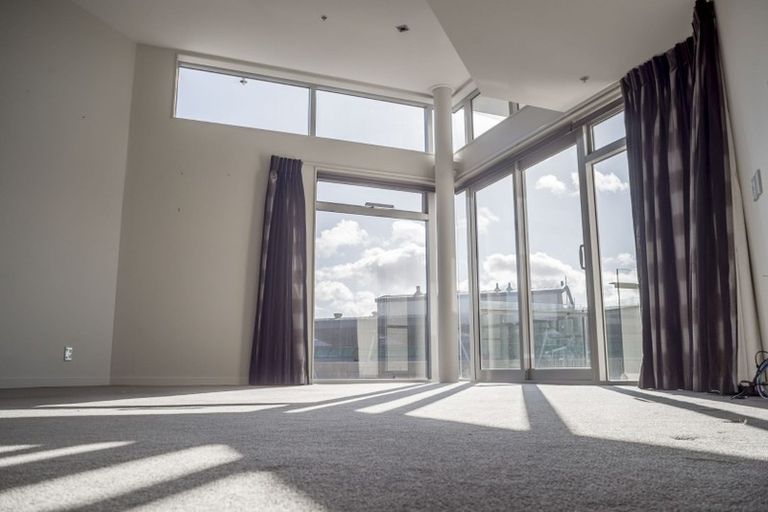 Photo of property in Piermont Apartments, 8a/82 Cable Street, Te Aro, Wellington, 6011