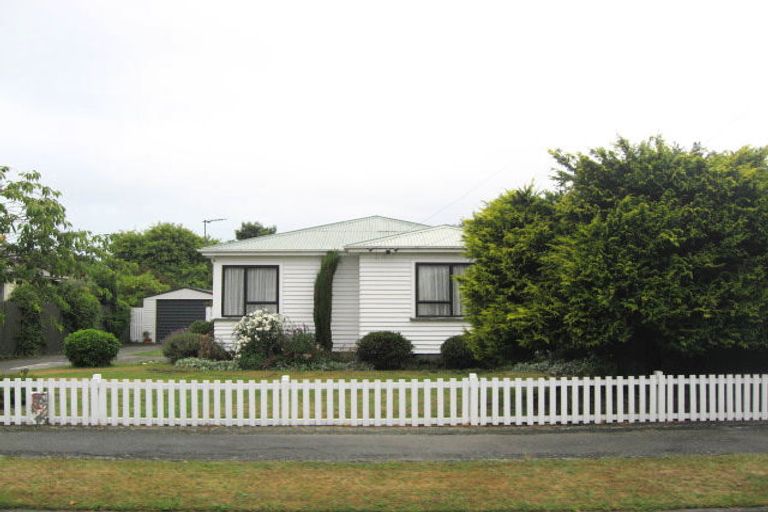 Photo of property in 6 Moyna Avenue, Dallington, Christchurch, 8061