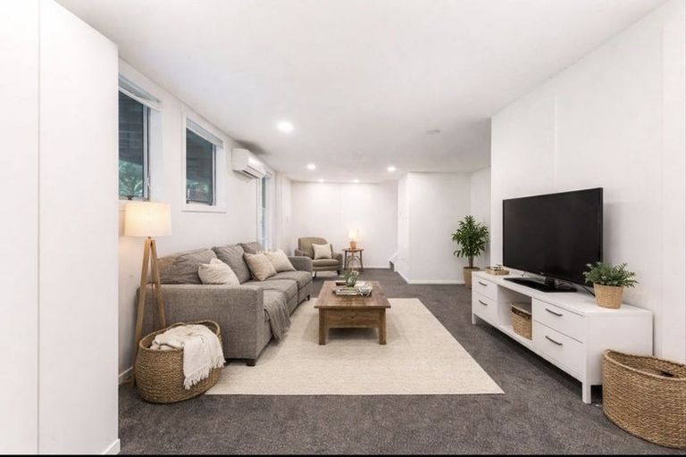 Photo of property in 4 Sunnyview Road, Greenhithe, Auckland, 0632
