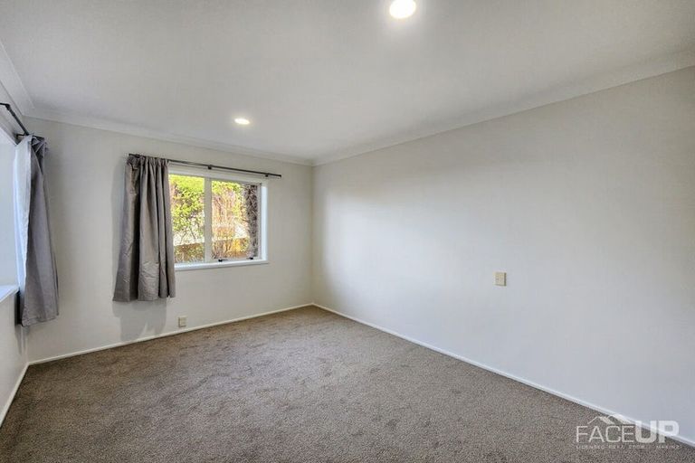 Photo of property in 4 Worthington Place, West Harbour, Auckland, 0618