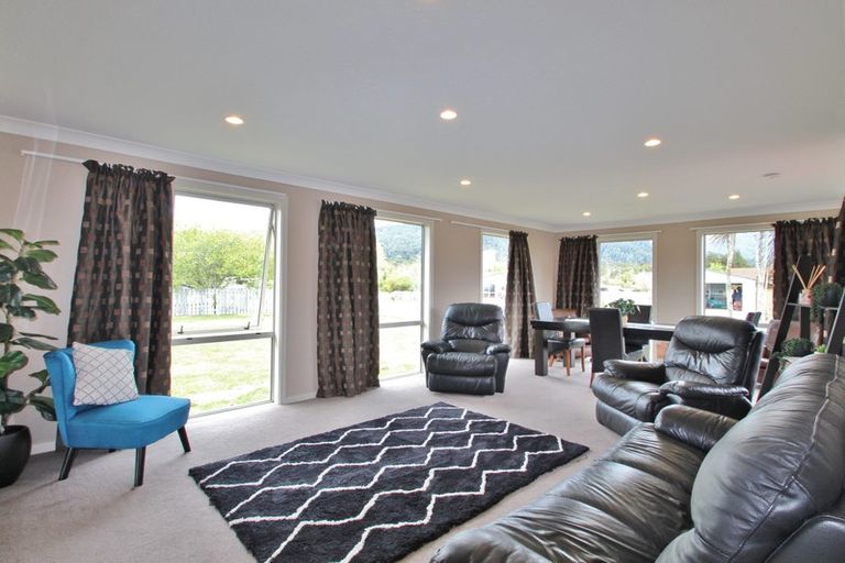 Photo of property in 8 Motu-au Close, Manapouri, 9679