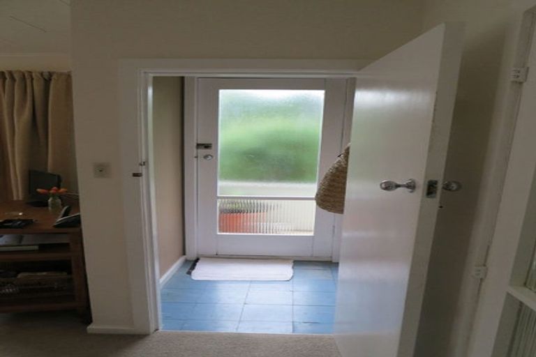 Photo of property in 42 Moana Road, Kelburn, Wellington, 6012