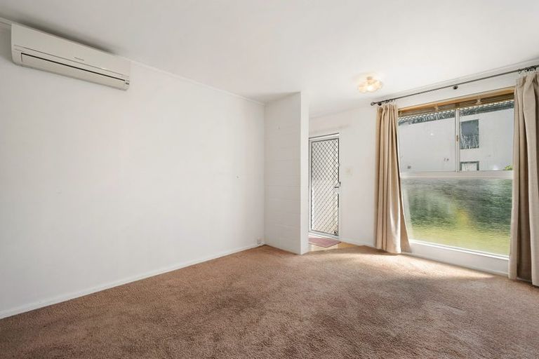 Photo of property in Mahora Court Flats, 25 Mahora Street, Kilbirnie, Wellington, 6022