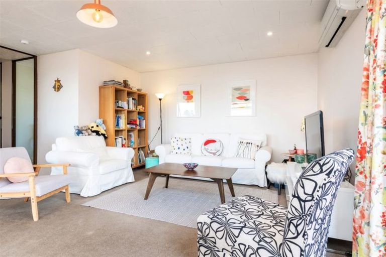 Photo of property in 2/88 Roberts Road, Te Atatu South, Auckland, 0610