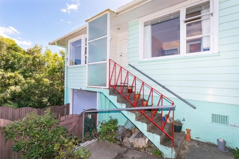 Photo of property in 3a Summit Road, Fairfield, Lower Hutt, 5011