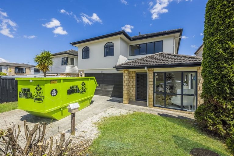Photo of property in 15 Heidi Crescent, Flat Bush, Auckland, 2016