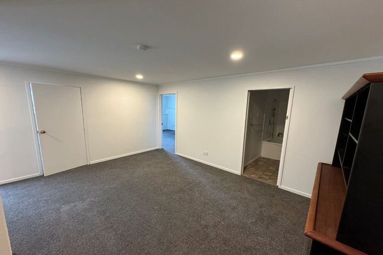 Photo of property in 80 Woodglen Road, Glen Eden, Auckland, 0602