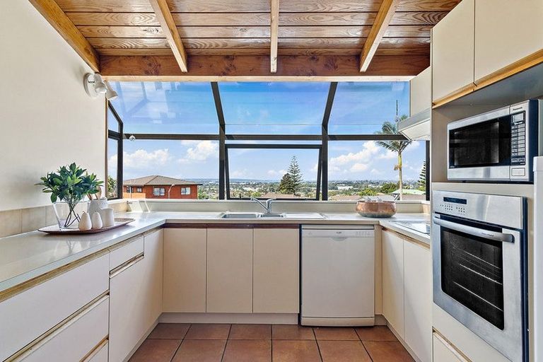 Photo of property in 26 Clearview Heights, Ranui, Auckland, 0612