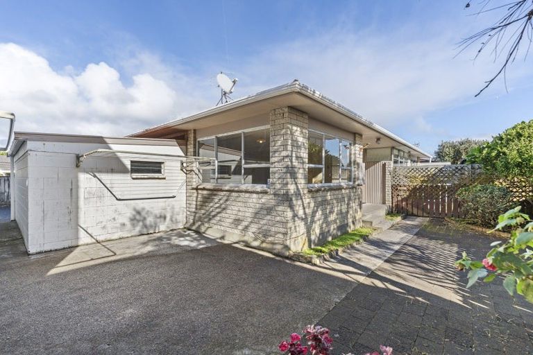 Photo of property in 2/50 Paynters Avenue, Strandon, New Plymouth, 4312