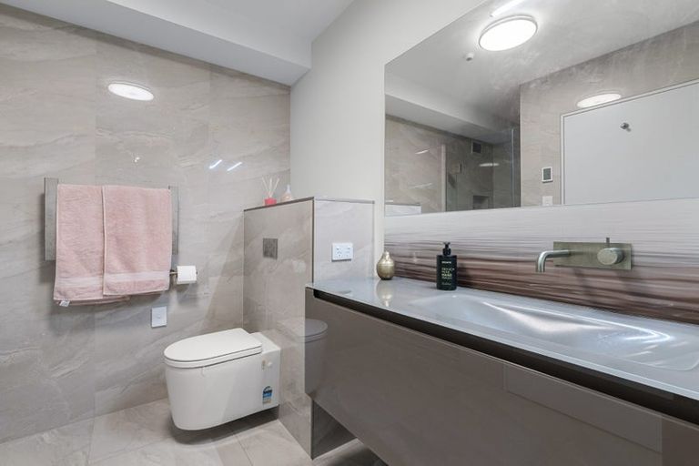 Photo of property in 2/8 Hinewa Road, Otumoetai, Tauranga, 3110