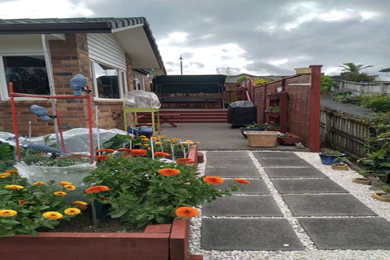 Photo of property in 19 Chesterfield Way, Orewa, 0931