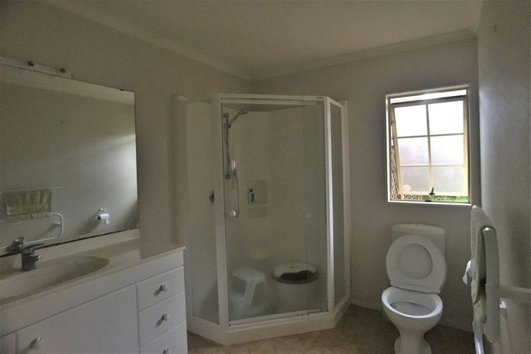 Photo of property in 15 Westminster Gardens, Unsworth Heights, Auckland, 0632