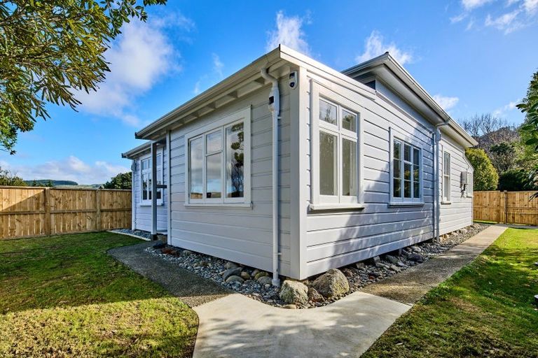 Photo of property in 237 Main Road, Tawa, Wellington, 5028