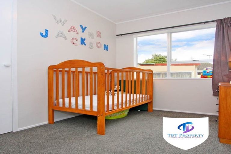 Photo of property in 2/20 Challen Close, Conifer Grove, Takanini, 2112