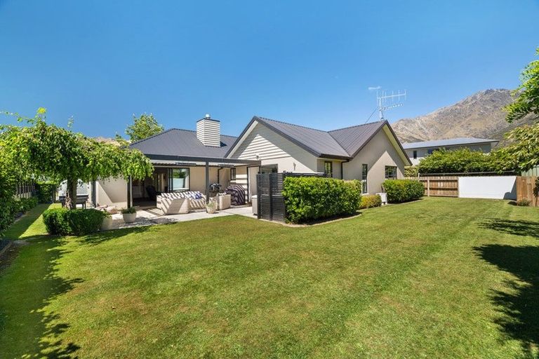 Photo of property in 11 Bridesdale Drive, Lake Hayes, Queenstown, 9304
