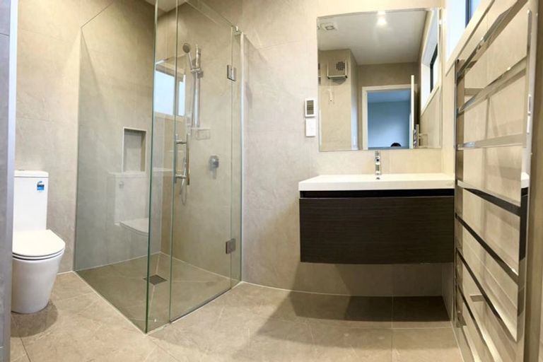 Photo of property in 22a Dallinghoe Crescent, Milford, Auckland, 0620