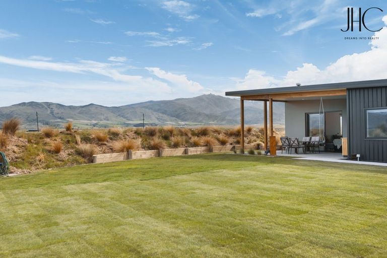 Photo of property in 6 Cassidy Way, Springvale, Alexandra, 9391