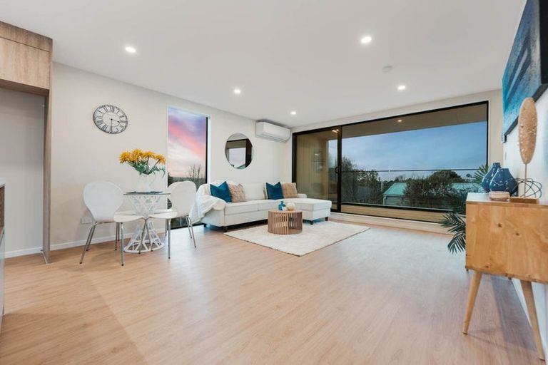 Photo of property in 4202d Great North Road, Glendene, Auckland, 0602