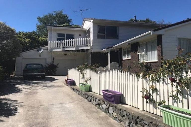 Photo of property in 2 Sorrento Way, Silverstream, Upper Hutt, 5019