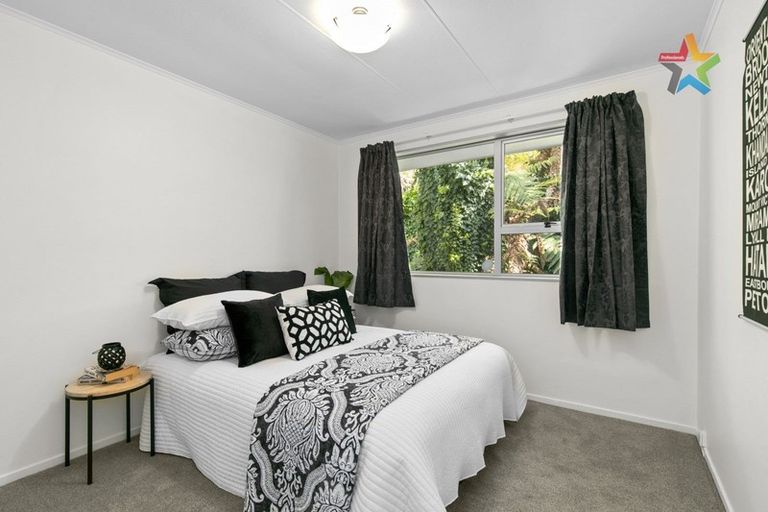 Photo of property in 6 Waipuna Grove, Stokes Valley, Lower Hutt, 5019