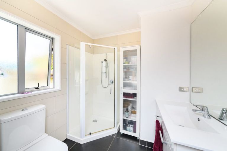 Photo of property in 3 D'urville Place, Kelvin Grove, Palmerston North, 4414