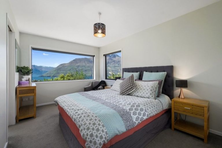 Photo of property in 40 Dart Place, Fernhill, Queenstown, 9300