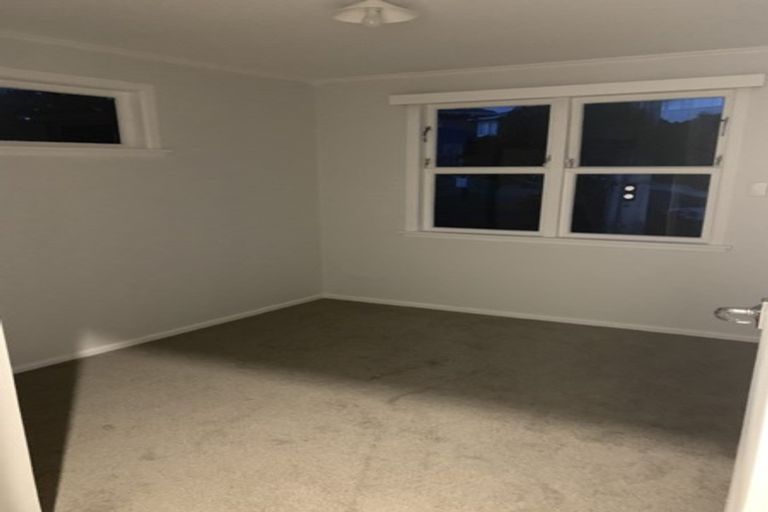 Photo of property in 17 Baffin Grove, Kingston, Wellington, 6021